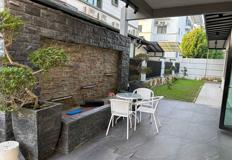 Johor Bahru / Taman Sri Intan / Jalan Bentara / The Gardens Polo Park / - 3 Storey Semi D