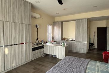 Johor Bahru / Taman Sri Intan / Jalan Bentara / The Gardens Polo Park / - 3 Storey Semi D