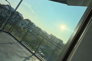 Johor Bahru / Taman Sri Intan / Jalan Bentara / The Gardens Polo Park / - 3 Storey Semi D