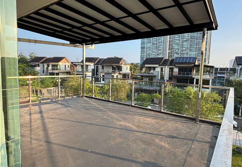 Johor Bahru / Taman Sri Intan / Jalan Bentara / The Gardens Polo Park / - 3 Storey Semi D