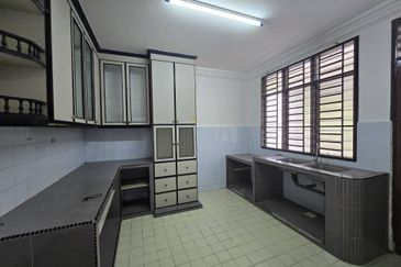 Skudai / Taman Bukit Kempas👸 ~Double Storey Semi D