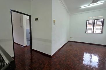 Skudai / Taman Bukit Kempas👸 ~Double Storey Semi D
