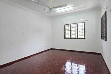 Skudai / Taman Bukit Kempas👸 ~Double Storey Semi D