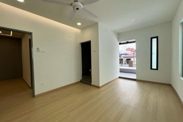 JB /Geram Taman Majidee / Kebun Teh - Double Storey Semi D