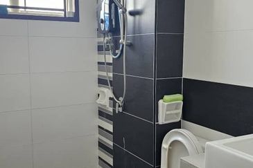 Kulai Bandar Putra Jalan Camar Double Storey House Corner Lot, unblock Park 