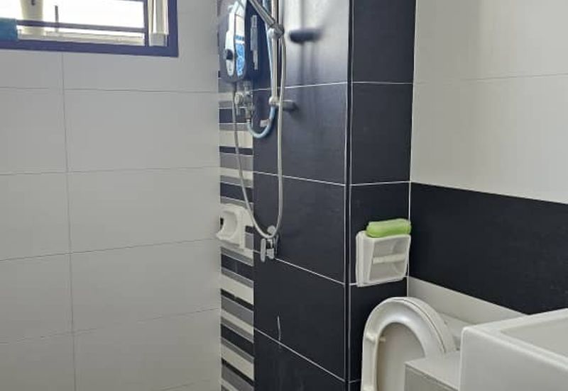 Kulai Bandar Putra Jalan Camar Double Storey House Corner Lot, unblock Park 