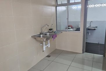 Kulai Bandar Putra Jalan Camar Double Storey House Corner Lot, unblock Park 