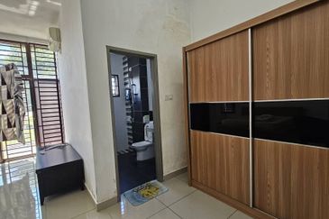 Kulai Bandar Putra Jalan Camar Double Storey House Corner Lot, unblock Park 
