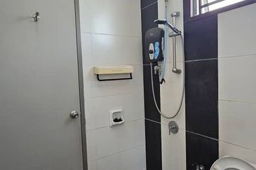 Kulai Bandar Putra Jalan Camar Double Storey House Corner Lot, unblock Park 