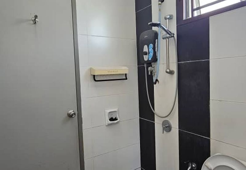 Kulai Bandar Putra Jalan Camar Double Storey House Corner Lot, unblock Park 