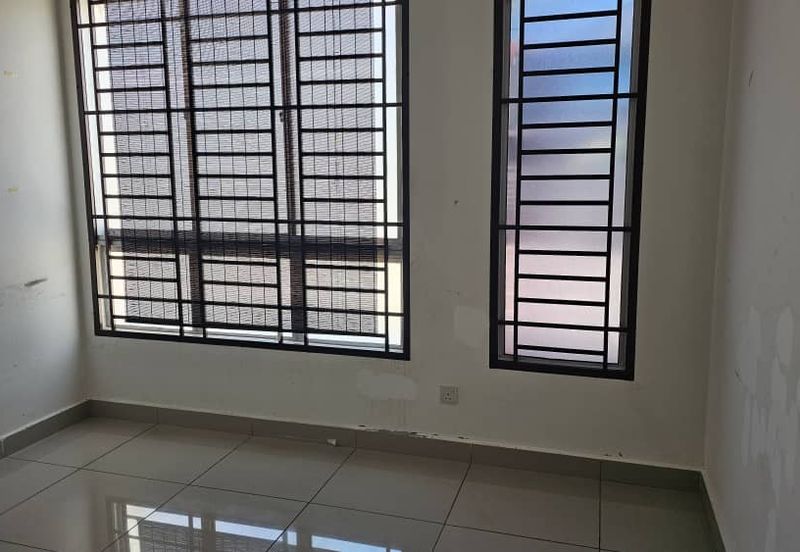 Kulai Bandar Putra Jalan Camar Double Storey House Corner Lot, unblock Park 