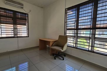 Kulai Bandar Putra Jalan Camar Double Storey House Corner Lot, unblock Park 
