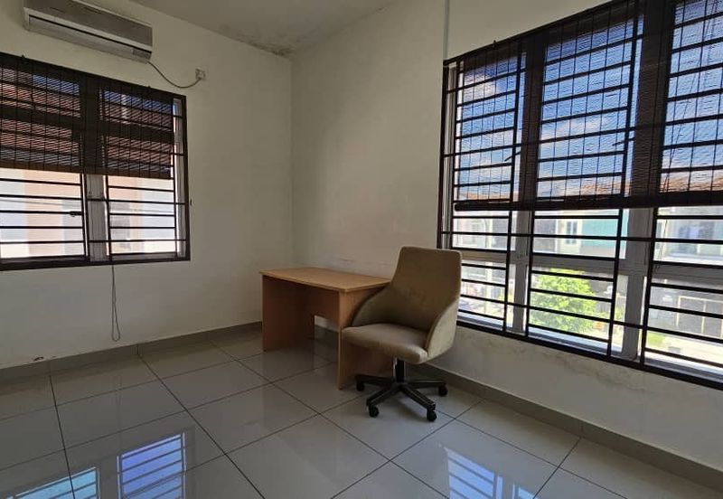 Kulai Bandar Putra Jalan Camar Double Storey House Corner Lot, unblock Park 