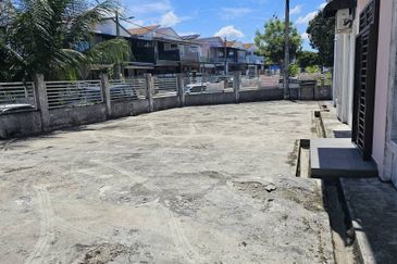 Kulai Bandar Putra Jalan Camar Double Storey House Corner Lot, unblock Park 