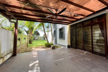 Skudai / Park Link Villas 1 /  Impian Heights / Taman Impian Emas / Double Storey Semi Detached Corner Lot