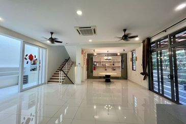 Skudai / Park Link Villas 1 /  Impian Heights / Taman Impian Emas / Double Storey Semi Detached Corner Lot