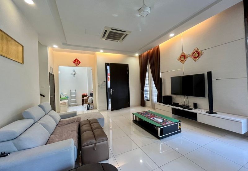 Skudai / Park Link Villas 1 /  Impian Heights / Taman Impian Emas / Double Storey Semi Detached Corner Lot