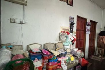 Kulai / Senai Utama Kulai - single storey bungalow 超大新村屋出售  