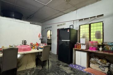 Kulai / Senai Utama Kulai - single storey bungalow 超大新村屋出售  