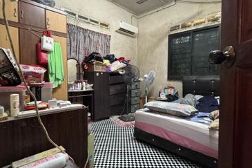 Kulai / Senai Utama Kulai - single storey bungalow 超大新村屋出售  