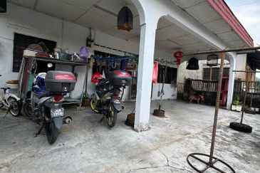 Kulai / Senai Utama Kulai - single storey bungalow 超大新村屋出售  