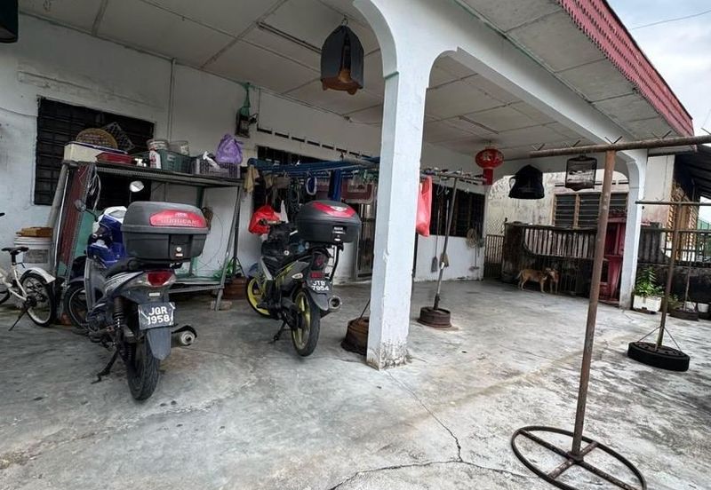 Kulai / Senai Utama Kulai - single storey bungalow 超大新村屋出售  