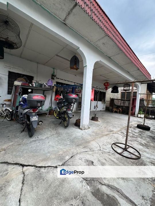 Kulai / Senai Utama Kulai - single storey bungalow 超大新村屋出售  , Johor, Senai