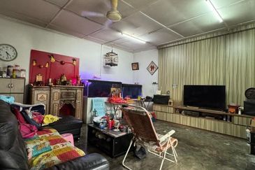 Kulai / Senai Utama Kulai - single storey bungalow 超大新村屋出售  