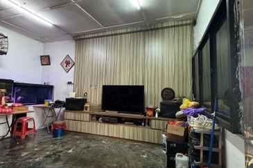 Kulai / Senai Utama Kulai - single storey bungalow 超大新村屋出售  