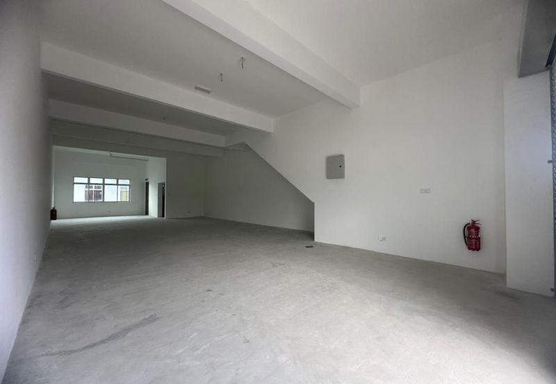 Kulai IOI Bandar Putra（ Mahkota 2) / Double Storey Shoplot / Corner Unit / Facing Garden 