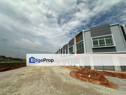 Kulai IOI Bandar Putra（ Mahkota 2) / Double Storey Shoplot / Facing Main Road, Johor, Kulai