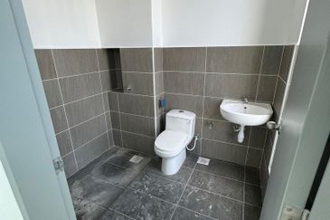 Kulai / Taman Mutiara Hijau  / Jalan Mutiara Hijau ✅Double Storey Terrace House (Endlot with extra land)