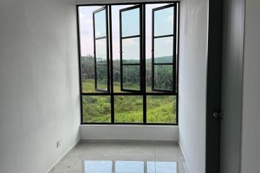 Kulai / Taman Mutiara Hijau  / Jalan Mutiara Hijau ✅Double Storey Terrace House (Endlot with extra land)