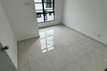 Kulai / Taman Mutiara Hijau  / Jalan Mutiara Hijau ✅Double Storey Terrace House (Endlot with extra land)