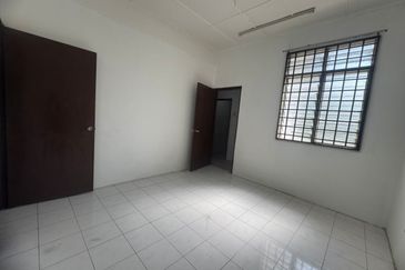 Kulai / Taman Putri Kulai / Jalan Sri Putri 12 / Double Storey House 