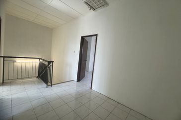 Kulai / Taman Putri Kulai / Jalan Sri Putri 12 / Double Storey House 