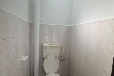 Kulai / Taman Putri Kulai / Jalan Sri Putri 12 / Double Storey House 
