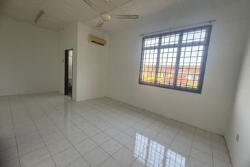 Kulai / Taman Putri Kulai / Jalan Sri Putri 12 / Double Storey House 