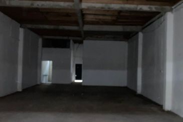 Kulai / Kaw perindustrian Timur / Jalan Timur / 1.5 Storey Terrace Factory 