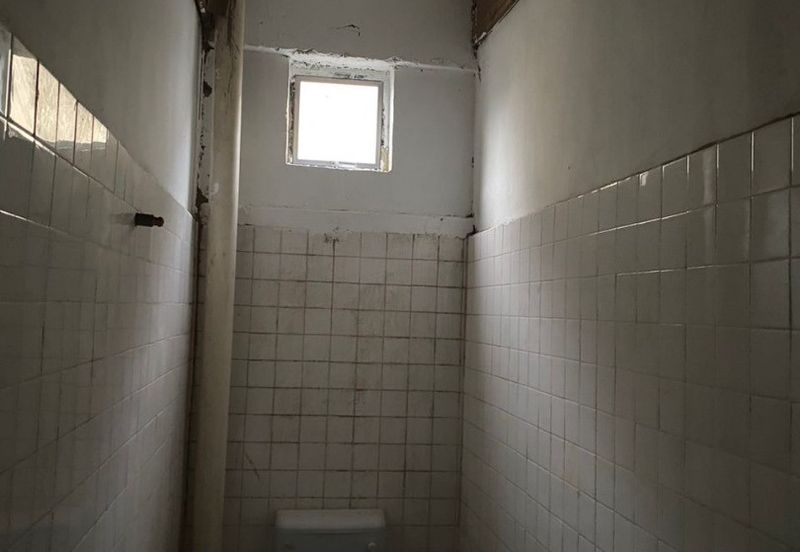 Kulai / Kaw perindustrian Timur / Jalan Timur / 1.5 Storey Terrace Factory 