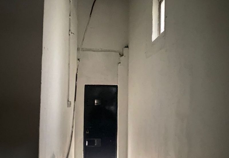 Kulai / Kaw perindustrian Timur / Jalan Timur / 1.5 Storey Terrace Factory 