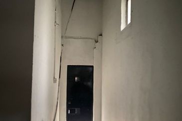 Kulai / Kaw perindustrian Timur / Jalan Timur / 1.5 Storey Terrace Factory 