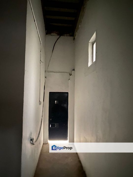 Kulai / Kaw perindustrian Timur / Jalan Timur / 1.5 Storey Terrace Factory , Johor, Kulai