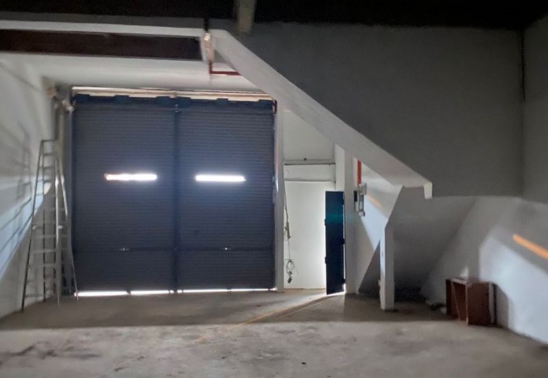 Kulai / Kaw perindustrian Timur / Jalan Timur / 1.5 Storey Terrace Factory 