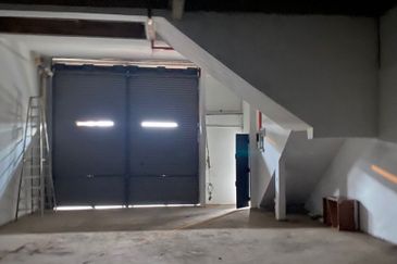 Kulai / Kaw perindustrian Timur / Jalan Timur / 1.5 Storey Terrace Factory 