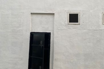 Kulai / Kaw perindustrian Timur / Jalan Timur / 1.5 Storey Terrace Factory 