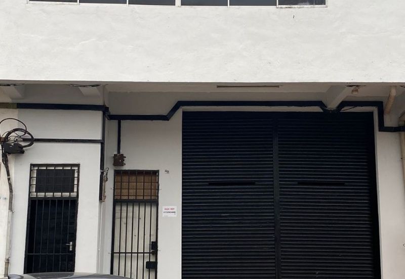 Kulai / Kaw perindustrian Timur / Jalan Timur / 1.5 Storey Terrace Factory 
