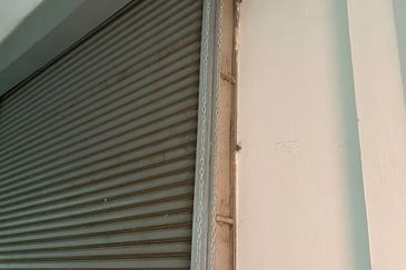 Kulai / Kawasan Perindustrian Timur / Jalan Timur / 1.5 Storey Terrace Factory - Corner Unit