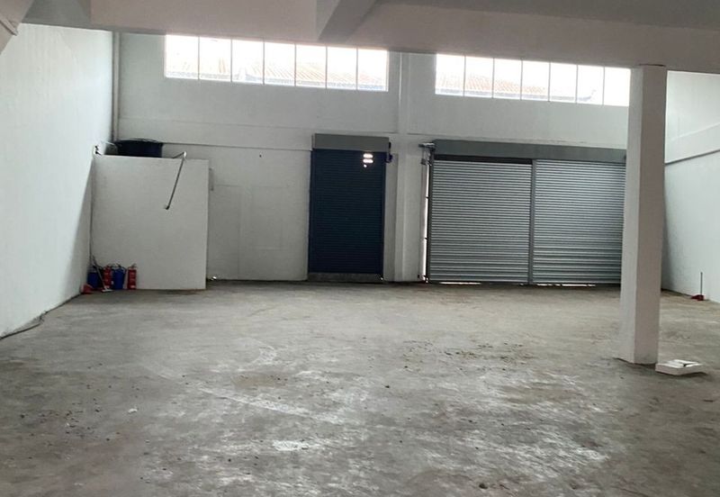 Kulai / Kawasan Perindustrian Timur / Jalan Timur / 1.5 Storey Terrace Factory - Corner Unit