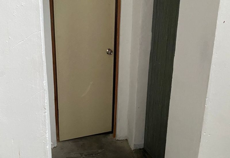 Kulai / Kawasan Perindustrian Timur / Jalan Timur / 1.5 Storey Terrace Factory - Corner Unit